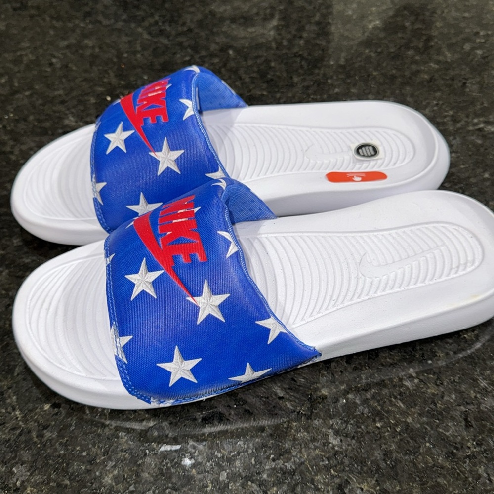 NIKE VICTORI ONE SLIDE STAR PRINT MEN SHOES SLIPPER BLUE/WHITE/RED SIZE 8 - Picture 4 of 6
